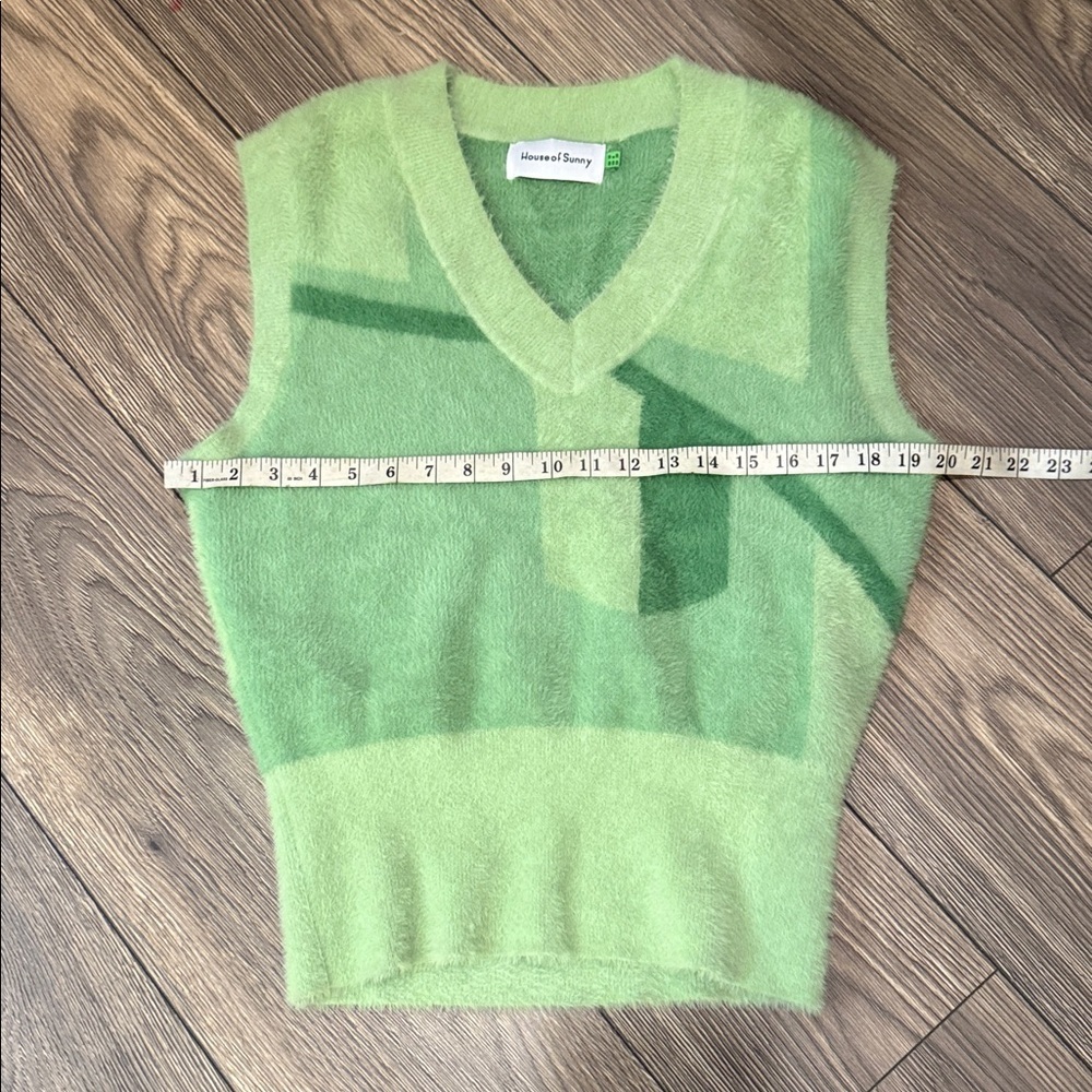 House of sunny
Green Geometric Knit Vest - Picture 7 of 11